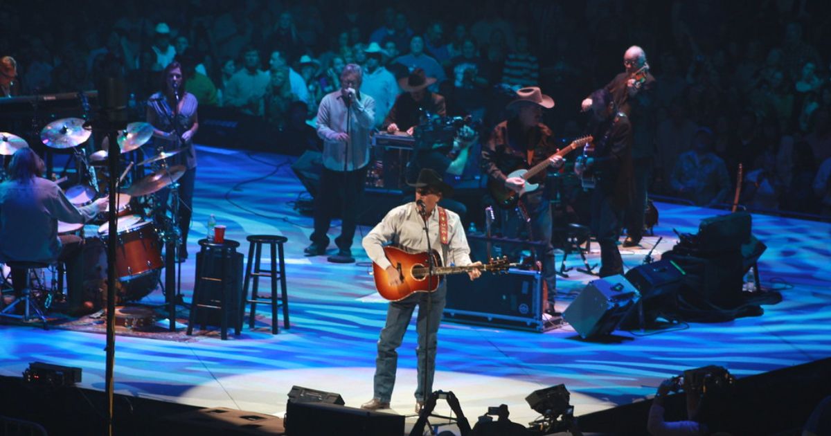 How George Strait Keeps His Private Life Out of the Spotlight